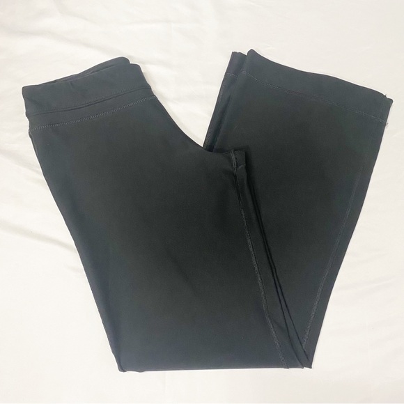 Nike Dri Fit Black Straight Leg Stretchy Athletic Pants - Picture 2 of 11